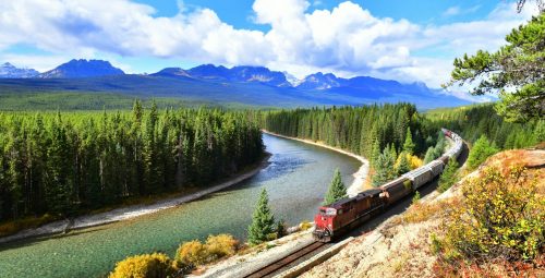 Train, Banff Nationalpark, Kanada Shutterstock 745976314