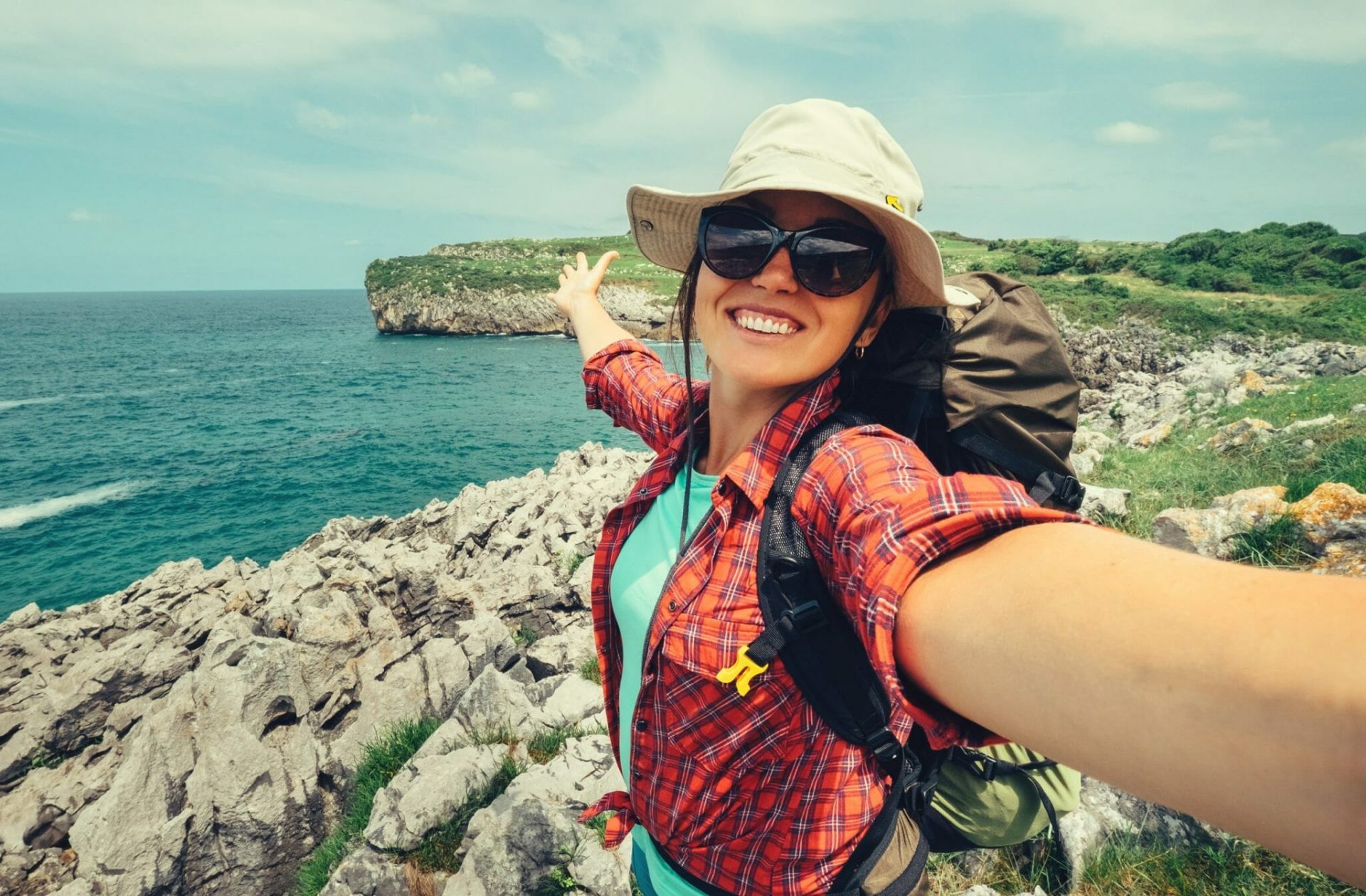Happy,Woman,Backpacker,Traveler,Take,A,Selfie,Photo,On,Amazing